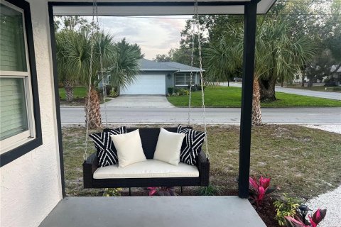 House in Clearwater, Florida 2 bedrooms, 80.27 sq.m. № 2227383 - photo 2