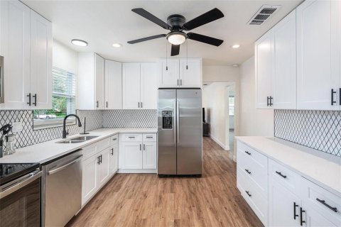 House in Clearwater, Florida 2 bedrooms, 80.27 sq.m. № 2227383 - photo 18