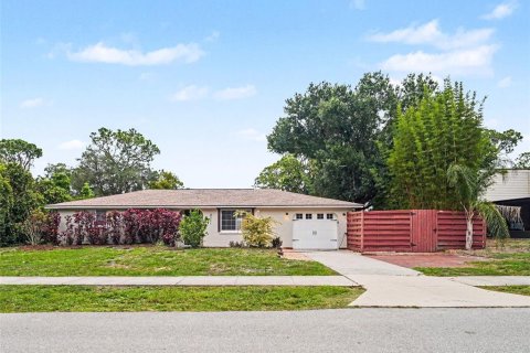 House in Sarasota, Florida 3 bedrooms, 108.32 sq.m. № 2104461