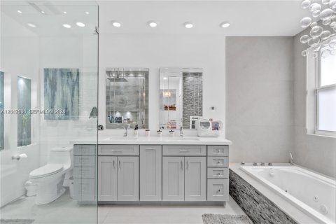 Villa ou maison à vendre à Miami, Floride: 5 chambres, 220.92 m2 № 2180589 - photo 18