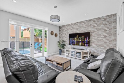 Villa ou maison à vendre à Miami, Floride: 5 chambres, 220.92 m2 № 2180589 - photo 6