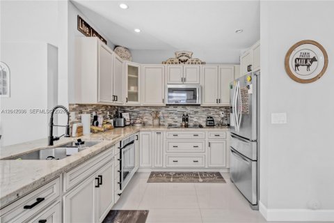 Villa ou maison à vendre à Miami, Floride: 5 chambres, 220.92 m2 № 2180589 - photo 13
