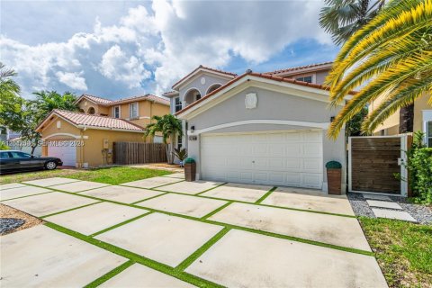Villa ou maison à vendre à Miami, Floride: 5 chambres, 220.92 m2 № 2180589 - photo 2