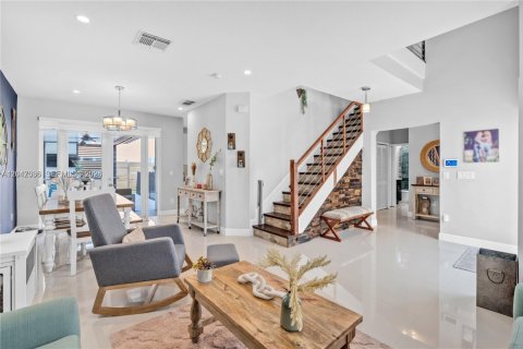 Villa ou maison à vendre à Miami, Floride: 5 chambres, 220.92 m2 № 2180589 - photo 10