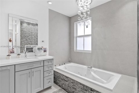 Villa ou maison à vendre à Miami, Floride: 5 chambres, 220.92 m2 № 2180589 - photo 19