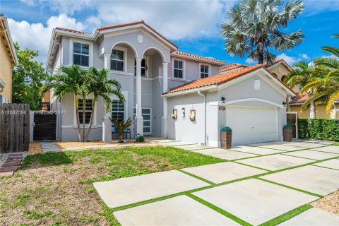 Villa ou maison à Miami, Floride 5 chambres, 220.92 m2 № 2180589