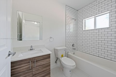 House in Miami, Florida 3 bedrooms, 90.95 sq.m. № 1888833 - photo 12