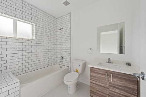 House in Miami, Florida 3 bedrooms, 90.95 sq.m. № 1888833 - photo 28