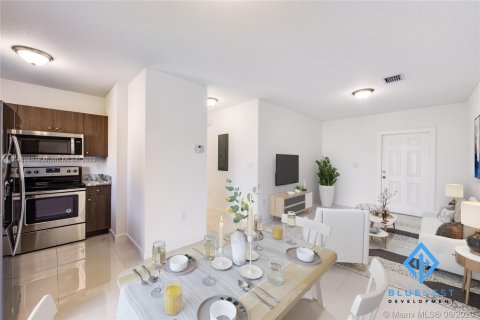 House in Miami, Florida 3 bedrooms, 90.95 sq.m. № 1888833 - photo 4