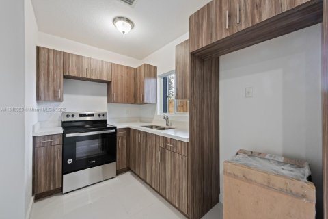 House in Miami, Florida 3 bedrooms, 90.95 sq.m. № 1888833 - photo 19