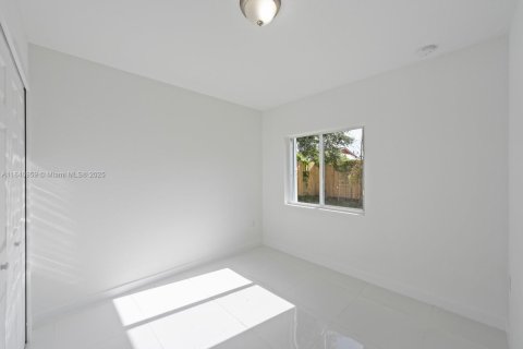 House in Miami, Florida 3 bedrooms, 90.95 sq.m. № 1888833 - photo 21