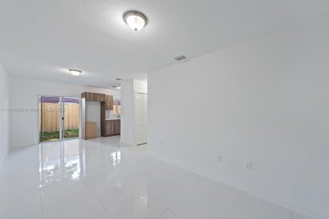 House in Miami, Florida 3 bedrooms, 90.95 sq.m. № 1888833 - photo 7