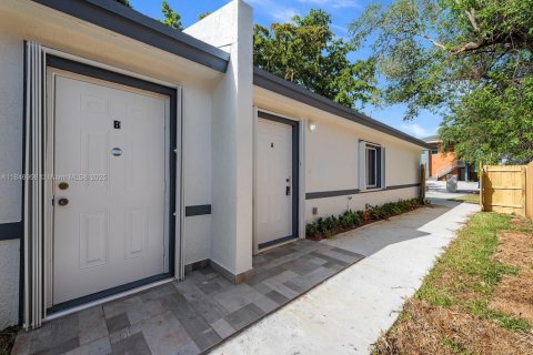 House in Miami, Florida 3 bedrooms, 90.95 sq.m. № 1888833 - photo 25