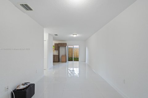 House in Miami, Florida 3 bedrooms, 90.95 sq.m. № 1888833 - photo 20