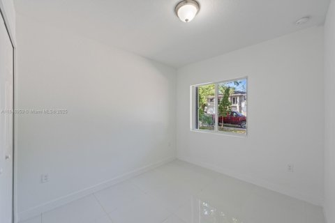 House in Miami, Florida 3 bedrooms, 90.95 sq.m. № 1888833 - photo 13