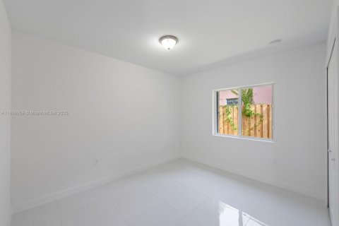 House in Miami, Florida 3 bedrooms, 90.95 sq.m. № 1888833 - photo 24