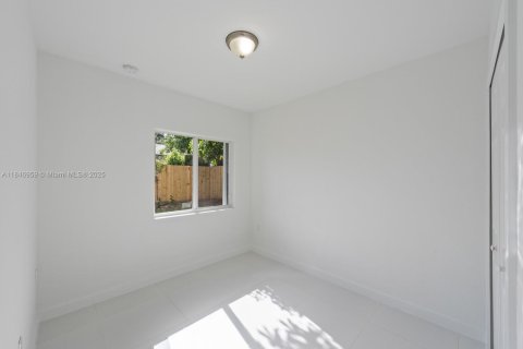 House in Miami, Florida 3 bedrooms, 90.95 sq.m. № 1888833 - photo 23