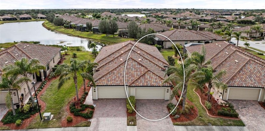 House in Venice, Florida 2 bedrooms, 145.67 sq.m. № 1530106
