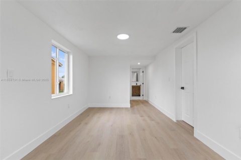 Купить виллу или дом в Майами, Флорида 3 спальни, 113.15м2, № 1898376 - фото 12