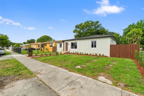 Купить виллу или дом в Майами, Флорида 3 спальни, 113.15м2, № 1898376 - фото 26