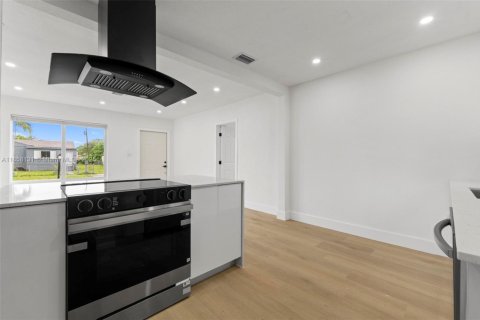 Купить виллу или дом в Майами, Флорида 3 спальни, 113.15м2, № 1898376 - фото 7