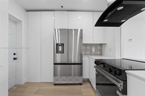 Купить виллу или дом в Майами, Флорида 3 спальни, 113.15м2, № 1898376 - фото 6