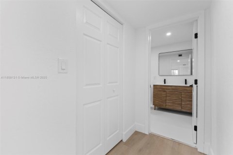 Купить виллу или дом в Майами, Флорида 3 спальни, 113.15м2, № 1898376 - фото 13