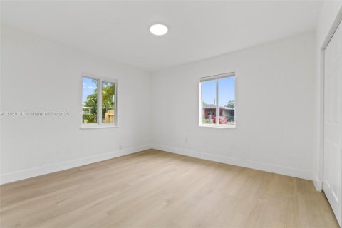 Купить виллу или дом в Майами, Флорида 3 спальни, 113.15м2, № 1898376 - фото 17