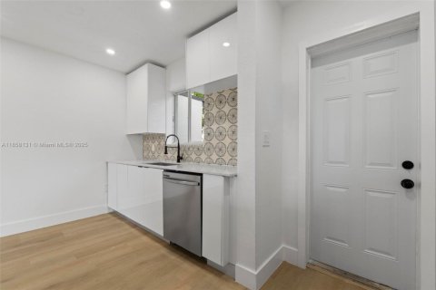 Купить виллу или дом в Майами, Флорида 3 спальни, 113.15м2, № 1898376 - фото 9