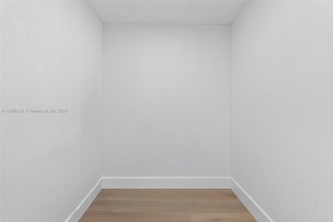 Купить виллу или дом в Майами, Флорида 3 спальни, 113.15м2, № 1898376 - фото 14