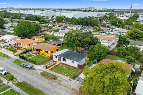 Купить виллу или дом в Майами, Флорида 3 спальни, 113.15м2, № 1898376 - фото 28