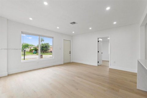 Купить виллу или дом в Майами, Флорида 3 спальни, 113.15м2, № 1898376 - фото 20