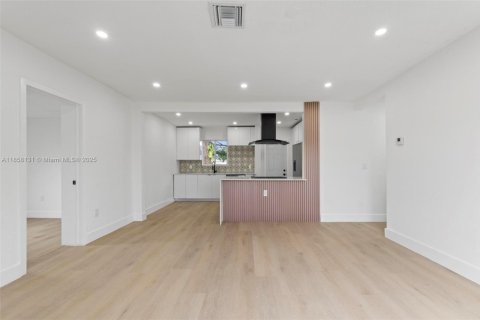 Купить виллу или дом в Майами, Флорида 3 спальни, 113.15м2, № 1898376 - фото 5