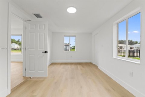 Купить виллу или дом в Майами, Флорида 3 спальни, 113.15м2, № 1898376 - фото 11