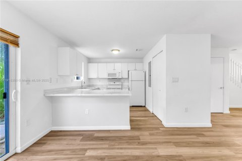 House in Florida City, Florida 3 bedrooms, 118.54 sq.m. № 1971305 - photo 8