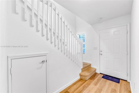 House in Florida City, Florida 3 bedrooms, 118.54 sq.m. № 1971305 - photo 14