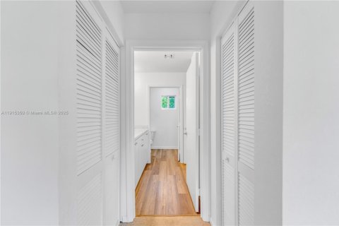 House in Florida City, Florida 3 bedrooms, 118.54 sq.m. № 1971305 - photo 17