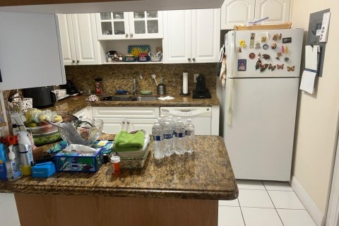 Condo in Surfside, Florida, 1 bedroom  № 1816350 - photo 8