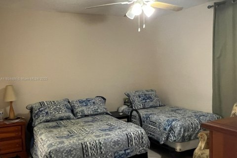 Condo in Surfside, Florida, 1 bedroom  № 1816350 - photo 9