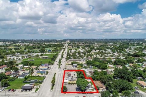 Commercial property in Miami, Florida № 2076729 - photo 2