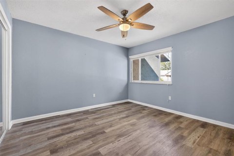 Townhouse in Saint Petersburg, Florida 4 bedrooms, 149.57 sq.m. № 2106283 - photo 22