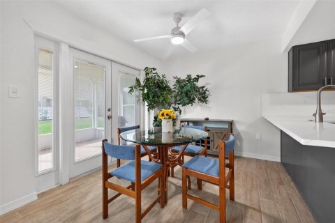 Townhouse in Saint Petersburg, Florida 4 bedrooms, 149.57 sq.m. № 2106283 - photo 5
