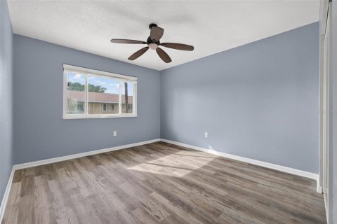 Townhouse in Saint Petersburg, Florida 4 bedrooms, 149.57 sq.m. № 2106283 - photo 17