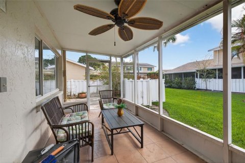 Townhouse in Saint Petersburg, Florida 4 bedrooms, 149.57 sq.m. № 2106283 - photo 25