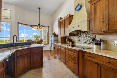 House in Tavares, Florida 4 bedrooms, 253.25 sq.m. № 1881413 - photo 15