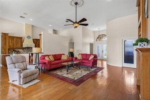 House in Tavares, Florida 4 bedrooms, 253.25 sq.m. № 1881413 - photo 11