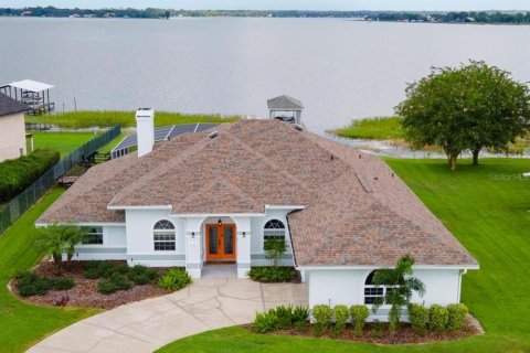 House in Tavares, Florida 4 bedrooms, 253.25 sq.m. № 1881413 - photo 1