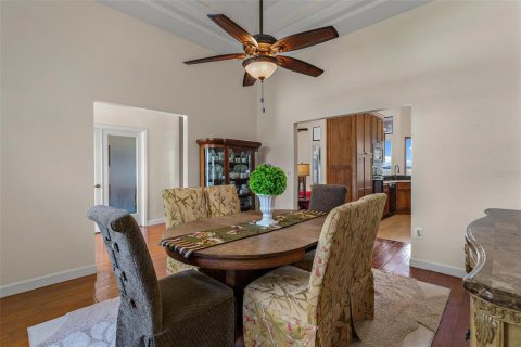 House in Tavares, Florida 4 bedrooms, 253.25 sq.m. № 1881413 - photo 20