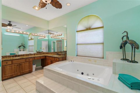 House in Tavares, Florida 4 bedrooms, 253.25 sq.m. № 1881413 - photo 25