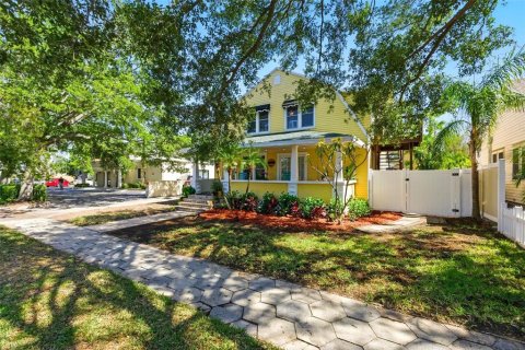 Commercial property in Saint Petersburg, Florida 390.38 sq.m. № 1670032 - photo 2